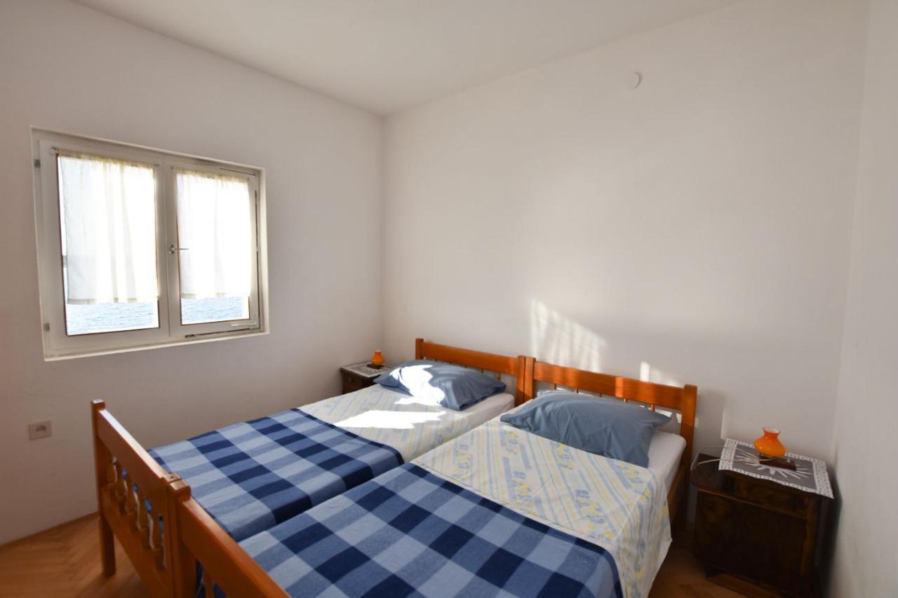 Apartment Vlasta Primosten Exterior photo